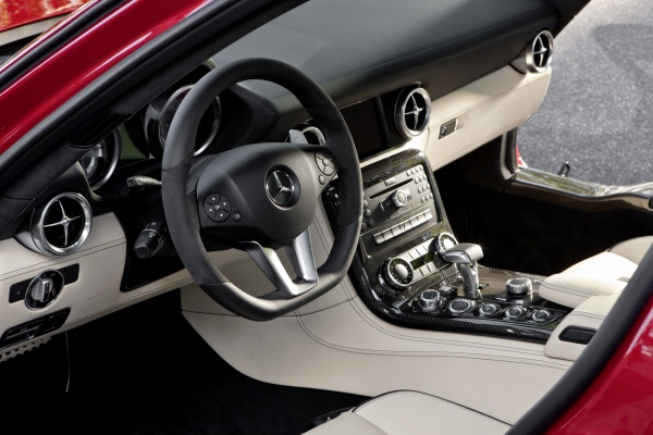 Striking interior and instrumentation of the Mercedes-SLS